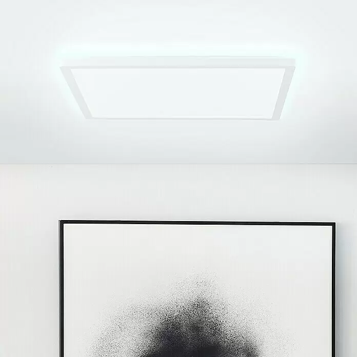Brilliant LED-Deckenleuchte Tanida - 24 W, L x B x H: 42 x 42 x 2,6 cm, Weiß, Mehrfarbig - Weiße rechteckige LED-Deckenleuchte spendet kühles, diffuses Licht in einem modernen Raum über einem gerahmten Kunstwerk.