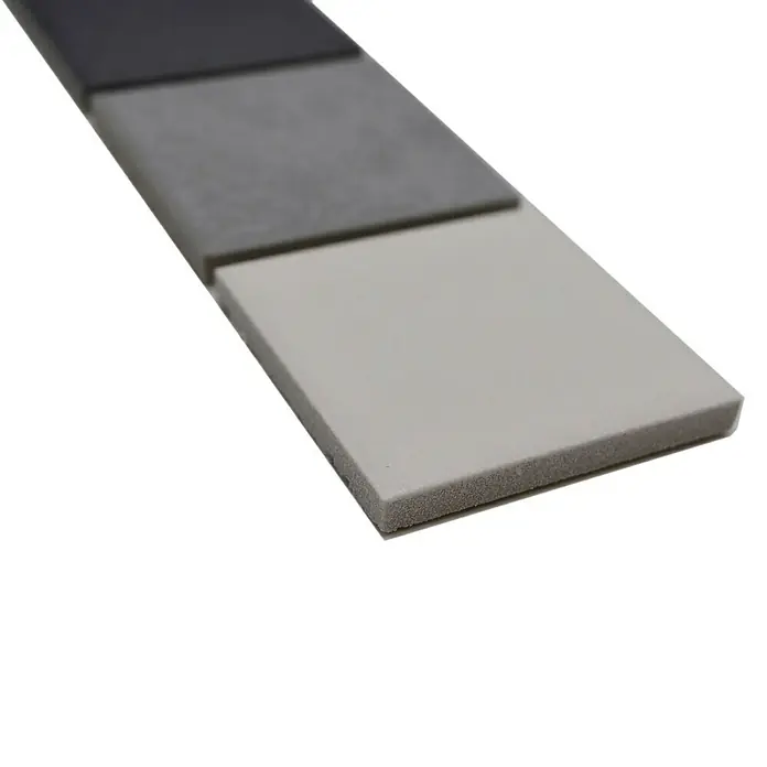 Fliesenbordüre Quadrat - 4,8 x 30 cm, Mix Grau, Matt - Farbmuster aus Schaumstoff in verschiedenen Grautönen, ideal zur Farbabstimmung und Auswahl des passenden Farbtons.