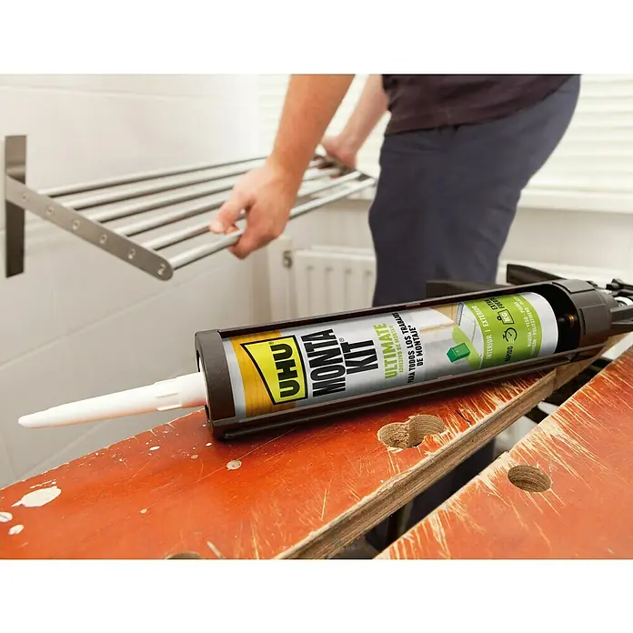 UHU Adhesivo para montaje Montakit Ultimate - 440 g, Cartucho - UHU Monta Kit Ultimate en aplicador, un adhesivo de montaje fuerte para interiores y exteriores.