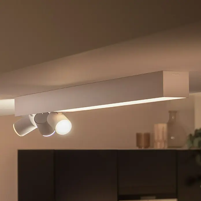 Philips Hue LED-Deckenstrahler Centris - 36 W, L x B x H: 78,2 x 8,5 x 12,8 cm, Weiß, Mehrfarbig - Eine moderne Philips Hue Deckenleuchte mit verstellbaren Spots und integrierter LED-Leiste, die für eine vielseitige Beleuchtung sorgt.