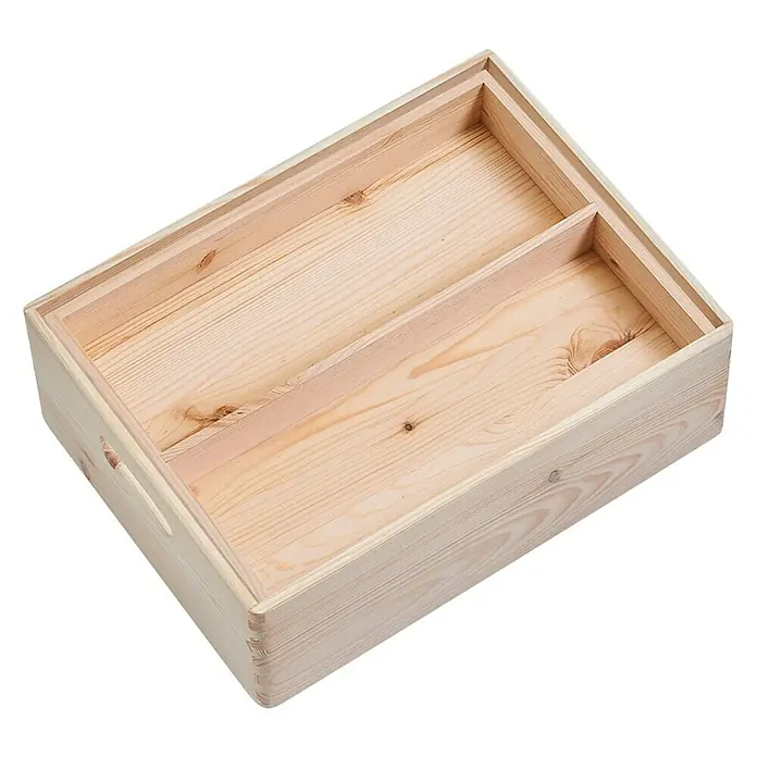 Zeller Present Tabletteinsatz L/M - L x B x H: 27 x 36 x 5 cm, Passend für: Stapelbox M & L - Nahaufnahme einer hellen Holzkiste mit Unterteilungen, die Ordnung und Aufbewahrung ermöglicht, ideal für Hobby oder Büro.