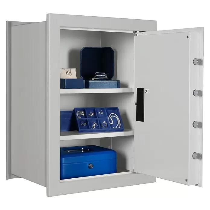 Format Wandtresor FOX 4 - Elektronisches Zahlenschloss, L x B x H: 360 x 440 x 600 mm - Geöffneter hellgrauer Safe mit mehreren Fächern, der blaue Schmuckkästen und -organizer mit Schmuck zeigt.