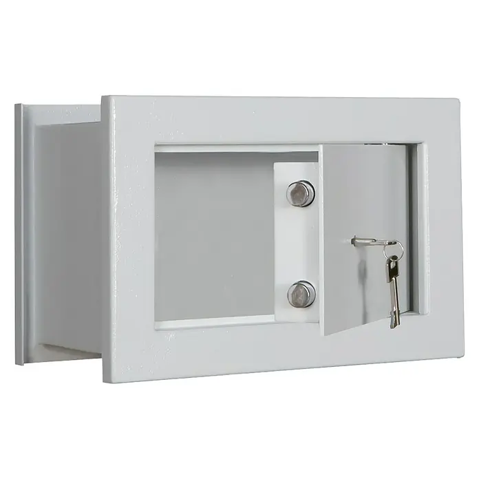 Format Wandtresor FOX 1 - Doppelbart-Hochsicherheitsschloss, L x B x H: 220 x 355 x 240 mm - Ein offener weißer Tresor mit Schlüssel im Schloss, der die Sicherheitsmerkmale des Tresors hervorhebt.