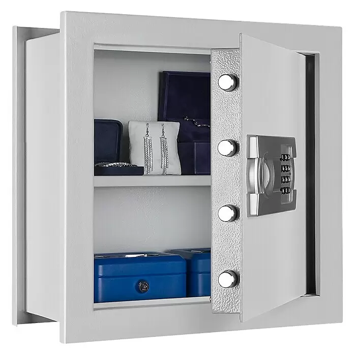 Format Wandtresor FOX 2 - Elektronisches Zahlenschloss, L x B x H: 220 x 440 x 440 mm - Hellgrauer Metalltresor, geöffnet mit Schmuck und blauen Boxen auf Regalen. Verfügt über ein digitales Tastenfeldschloss.