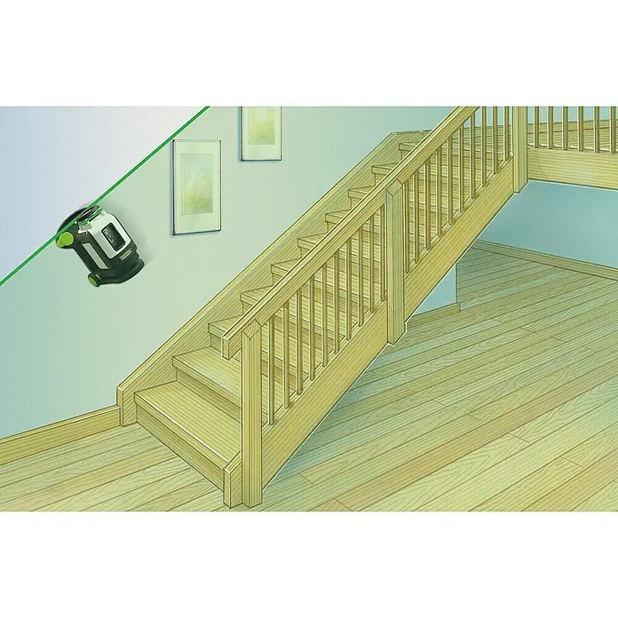 Laserliner Kreuzlinienlaser SmartLine G360 - Funktionen: 360 °-Laserlinie, Laserdiode: 515 Nm - Illustration eines Laserliner-Geräts an der Wand neben einer Treppe. Ideal für Bauprojekte, bietet es Präzision und einfache Handhabung.