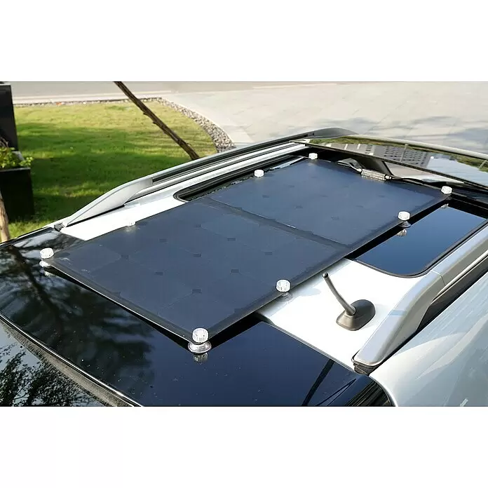 EcoFlow Saugnapf - Farblos, 8 Stk., Höhe: 3 cm, Durchmesser: 4,5 mm - Schwarzes flexibles Solarpanel mit durchsichtigen Saugnäpfen auf dem Schiebedach eines Autos befestigt.