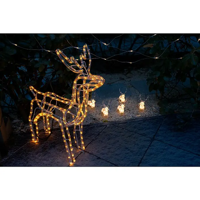 Konstsmide LED-Weihnachtsdekoleuchte LED Acryl - 4 m x 13 cm x 19 cm, Weiß, Netzbetrieben, LED - Beleuchtete Draht Rentier-Weihnachtsdekoration mit kleinen Rentieren im Garten, die festliche Stimmung verbreitet.