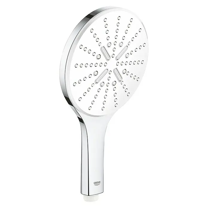 Grohe Handbrause Vitalio SmartActive 150 - Anzahl Funktionen: 3 Stk., Chrom, Rund - Nahaufnahme eines verchromten Grohe Euphoria 110 Massage-Handbrause, das Design bietet Komfort und Stil für jedes Badezimmer.