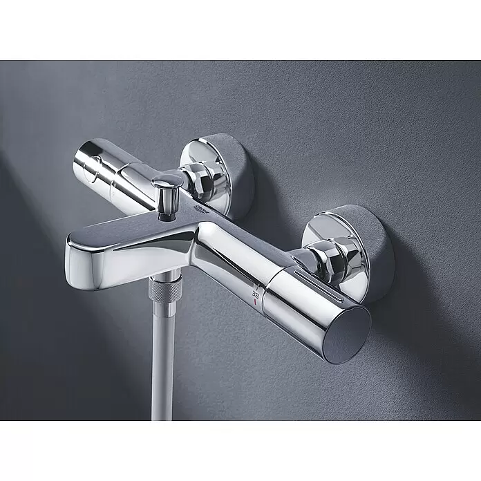 Grohe Precision Get Wannenthermostat - Chrom - Wandmontierter chromglänzender Thermostat-Brausemischer mit zwei Griffen, einer Temperaturmarkierung '38' und Brauseschlauchanschluss.