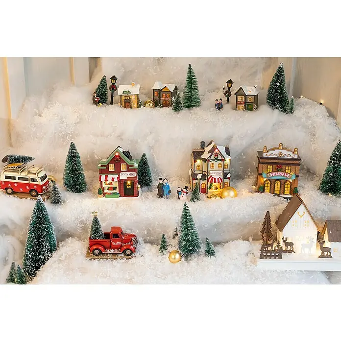 Dekofigur Weihnachtsbus - L x B x H: 12 x 5 x 10 cm, Metall, X-Mas - Winterdorf-Szene mit Miniaturen von Häusern, Bäumen und Fahrzeugen, die eine festliche und gemütliche Atmosphäre schaffen.