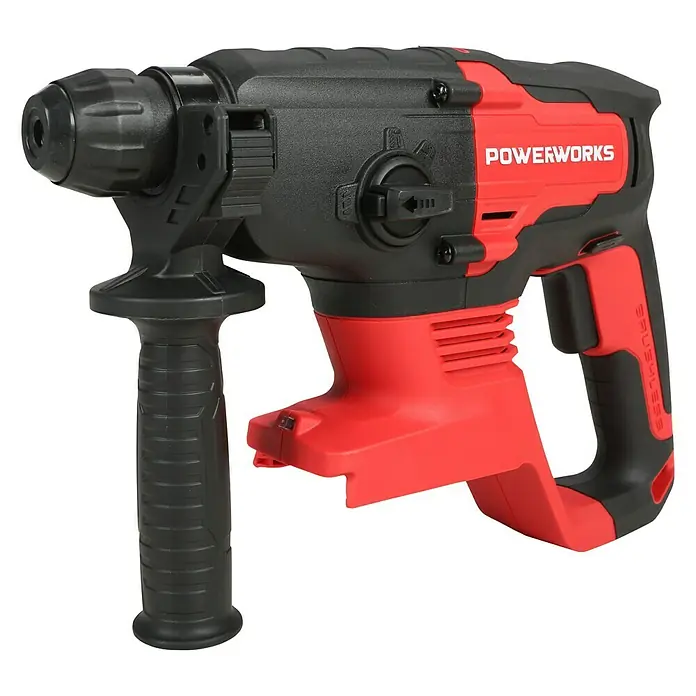 Powerworks Akku-Bohrhammer PD24SDS2 - 24 V, Ohne Akku, 2 J - Nahaufnahme einer roten und schwarzen POWERWORKS Bohrmaschine mit Akku, die für Bau- und Heimwerkerarbeiten geeignet ist.