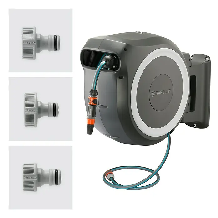 Gardena Wand-Schlauchbox RollUp M/L - Schlauchlänge: 25 m - Gardena Wand-Schlauchbox mit Anschlussteilen. Die Schlauchbox ist grau und hat einen weißen Ring. Die Anschlussteile sind ebenfalls grau.