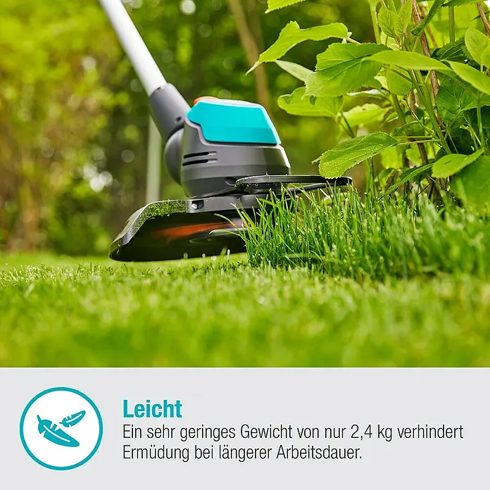 Gardena Power for All 18V Akku-Rasentrimmer EasyCut - 18 V, Li-Ionen, Ohne Akku, Schnittbreite Messer: 23 cm - Nahaufnahme eines Rasentrimmers bei der Arbeit mit Text, der das geringe Gewicht hervorhebt.