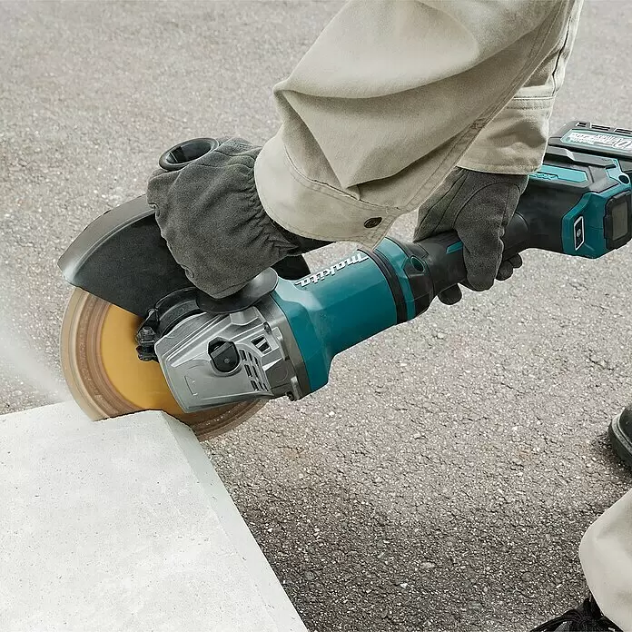 Makita XGT 40V max. Akku-Winkelschleifer GA038GT201 - 2 Akkus, 5 Ah - Anwendungsbeispiel