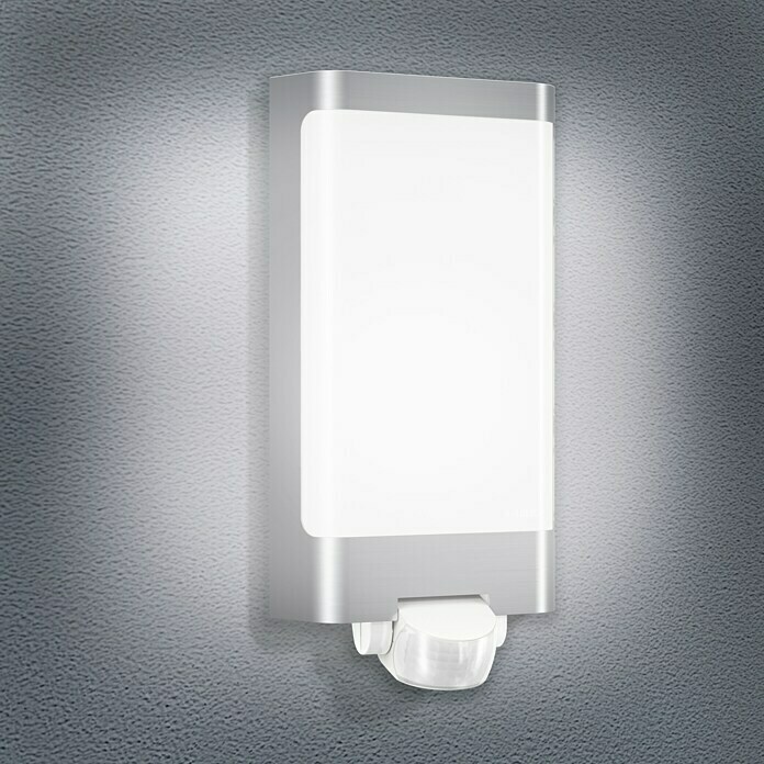 Steinel LED-Sensor-Außenwandleuchte L 240 S EDELSTAHL9,3 W, L x B x H: 8,1 x 16,5 x 30,5 cm, Weiß/Edelstahl, Warmweiß Mood Shot