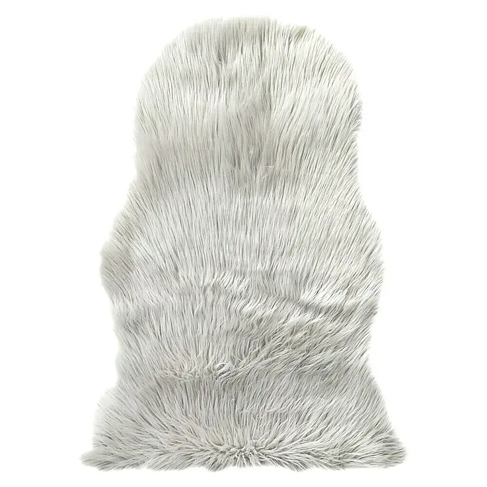Kunstfell Lamm - Silber, 80 x 55 cm, 100 % Polyester - Ein flauschiger, grauer Teppich in Felloptik. Die weiche Textur lädt zum Verweilen ein und verleiht jedem Raum Wärme und Komfort.
