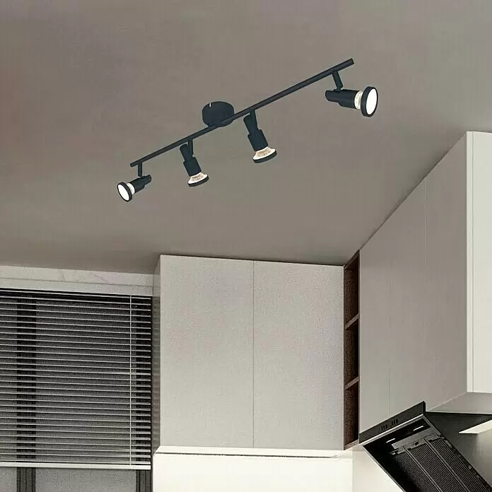 Tween Light LED-Deckenstrahler - 16 W, L x B x H: 67,5 x 15,5 x 8 cm, Schwarz-matt, Warmweiß, 4 Stk. - Schwarze Schienenbeleuchtung mit vier verstellbaren Strahlern an der Decke einer modernen Küche.