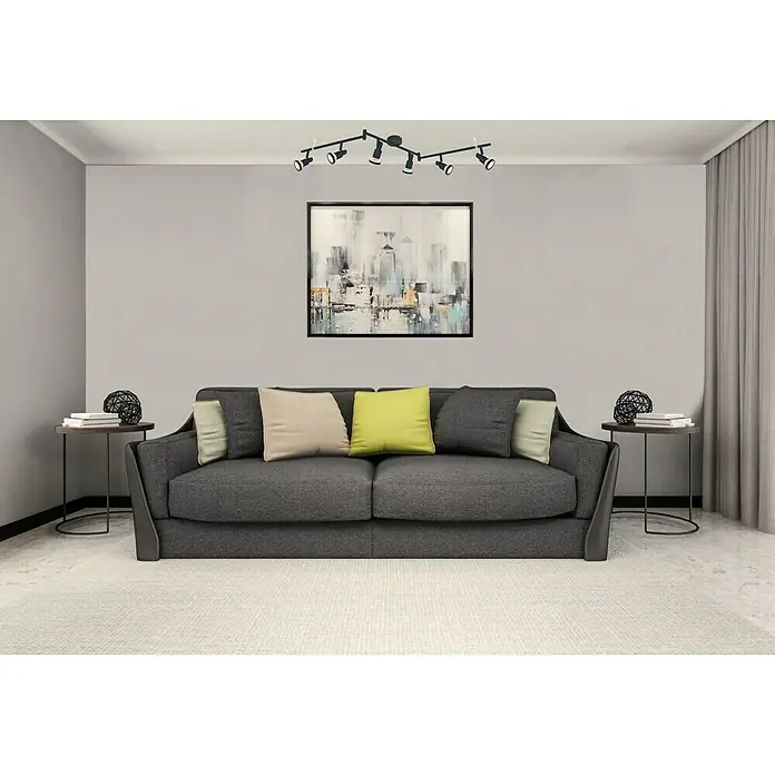 Tween Light LED-Deckenstrahler - 24 W, L x B x H: 125 x 17 x 8 cm, Schwarz-matt, Warmweiß, 6 Stk. - Das graue Sofa mit Kissen in verschiedenen Farben bietet einen komfortablen Platz zum Entspannen. Die beiden Beistelltische sind praktisch.