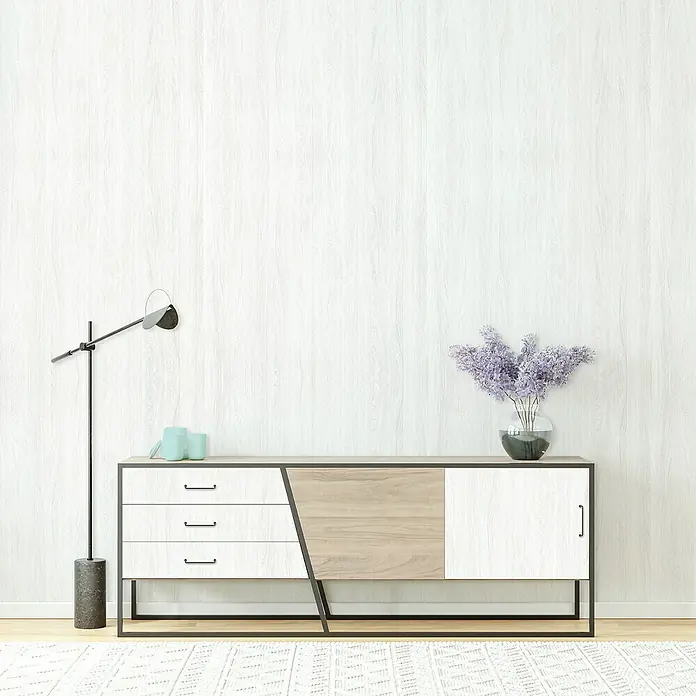 Papel pintado de vinilo adhesivo Lineawall - An x L: 90 cm x 2,8 m, Madera blanca - Un aparador moderno con cajones, estante y puerta en aspecto blanco y madera, combinado con una elegante estructura metálica negra.