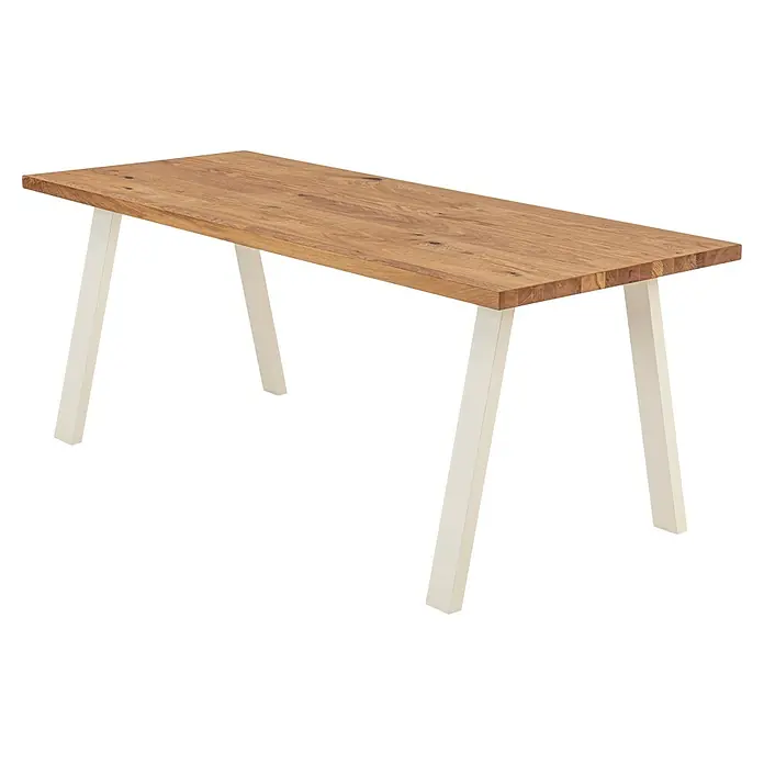 Pur Iternal Select Tischbein - 800 x 150 x 723 mm, Weiß, U-Form - Elegantes Foto eines rechteckigen Esstischs mit einer warmen Holzplatte und modernen, cremefarbenen Beinen auf schwarzem Hintergrund.