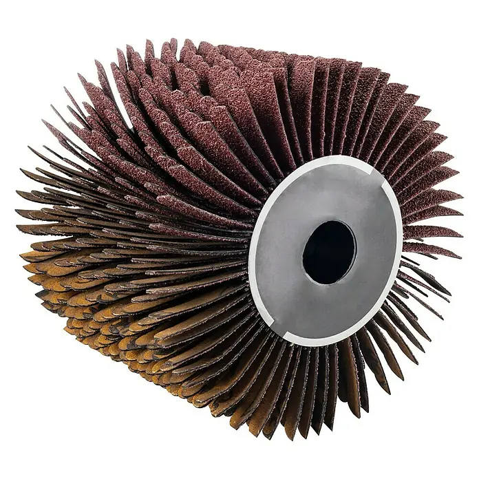 Scheppach Schleifbürste - Durchmesser: 125 mm, Passend für: Scheppach Satiniermaschine MRS1300 - Nahaufnahme einer Lamellenschleifwalze mit braunen Schleiflamellen und einer grauen Nabe mit Loch.