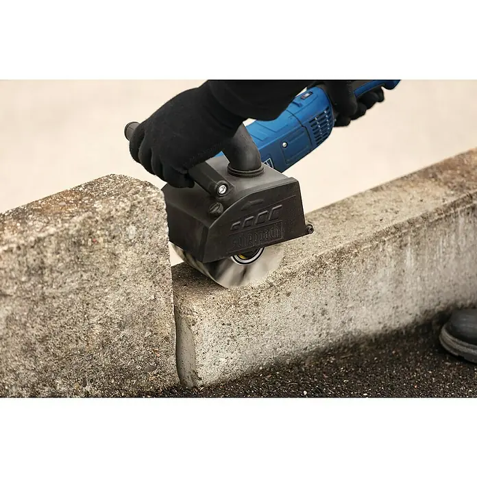 Scheppach Kunststoff-Schleifbürste - Durchmesser: 125 mm, Passend für: Scheppach Multischleifer MRS1300, Schwarz - Der Scheppach Mauernutfräse im Einsatz. Präzise Schnitte in Beton mit der robusten Fräse für professionelle Ergebnisse.