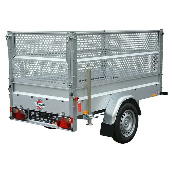 Stema Anhänger Basic 1000 mit Abstellstützen u. Gitteraufsatz - Nutzlast: 768 kg, Gebremst - Ansicht eines silbernen Stema-Anhängers mit Gitteraufbau, ideal für vielfältige Transportaufgaben. Robuste Bauweise für den täglichen Einsatz.