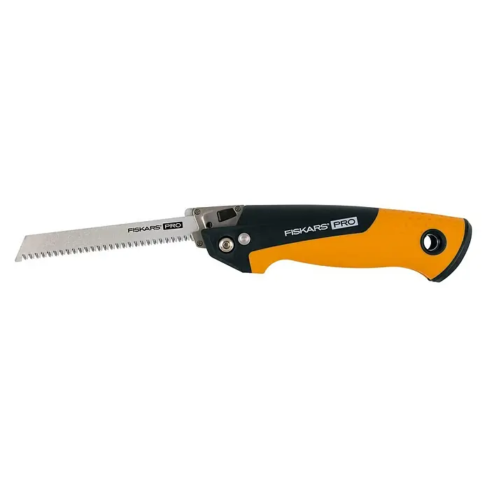 Fiskars Multisäge Pro - Blattlänge: 15 cm - Die Fiskars Pro Klappsäge ist ein Werkzeug mit einer orangefarbenen Griff und einem Sägeblatt. Ideal für professionelle Sägearbeiten.
