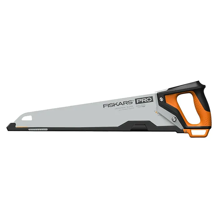 Fiskars Handsäge Fuchsschwanz Pro - Blattlänge: 50 cm, Holz - Nahaufnahme einer Fiskars Pro Handsäge mit Universalblatt und Power Tooth Technologie für präzise Schnitte. Robustes Werkzeug für Profis.