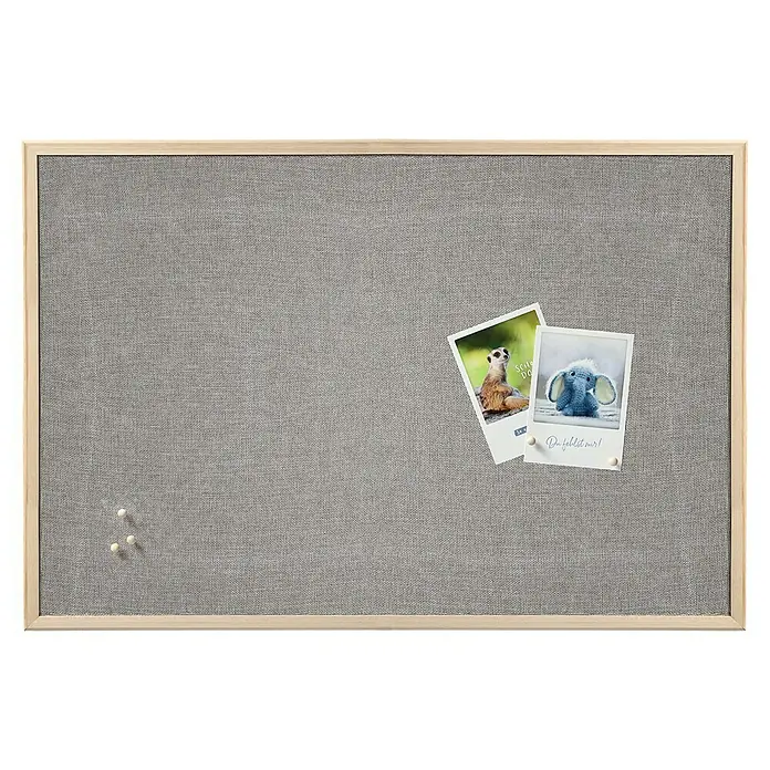 Zeller Present Pinnwand - 80 x 60 cm, Holz - Eine graue Pinnwand mit Holzrahmen und zwei daran befestigten Fotos und drei Reißnägeln, eine praktische Ergänzung für jeden Raum.