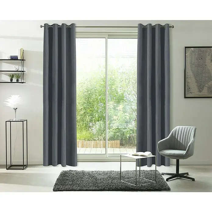 Cortinas Jodie - An x Al: 140 x 250 cm, Gris, Plástico - Cortinas grises con ojetes cuelgan de una barra frente a una ventana, oscureciendo la habitación y mejorando la decoración.