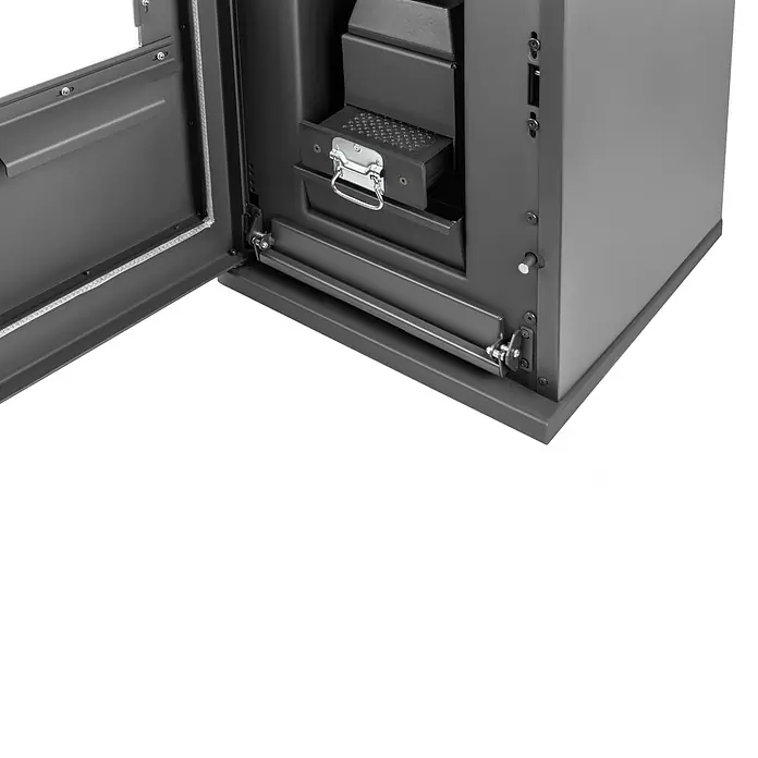Hidroestufa de pellets Leonora Hidro 24 - 24 kW, Volumen de calefacción: 220 m³, Negro - Vista detallada de una estufa de leña con puerta abierta y contenedor de cenizas, mostrando el diseño robusto y la funcionalidad de la estufa.