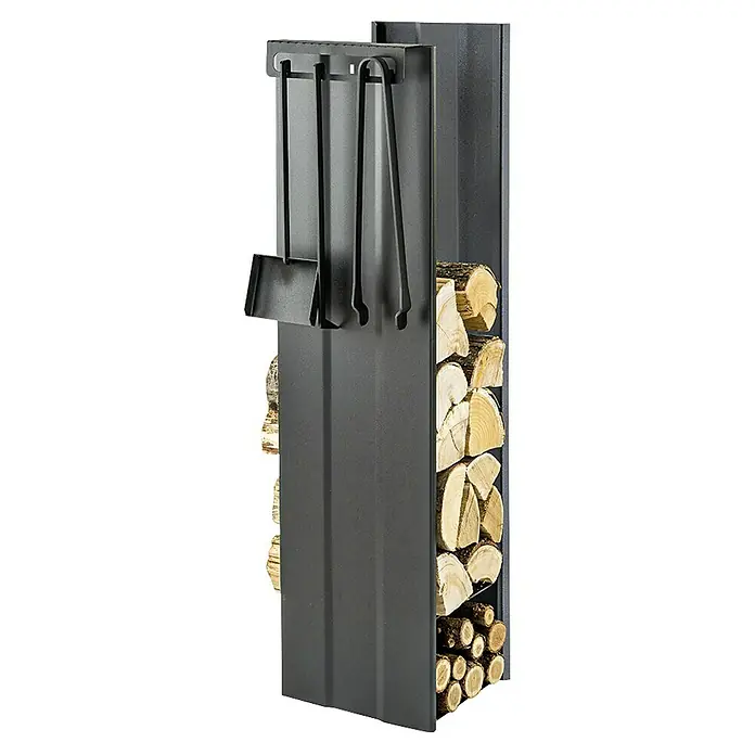 Holzkorb Fabrizio ATT - 30 x 33 x 110 cm, Stahl, Schwarz - Das Produkt ist ein modernes Kaminholzregal mit Werkzeugset. Es bietet eine stilvolle Aufbewahrungslösung für Brennholz und Kaminbesteck.