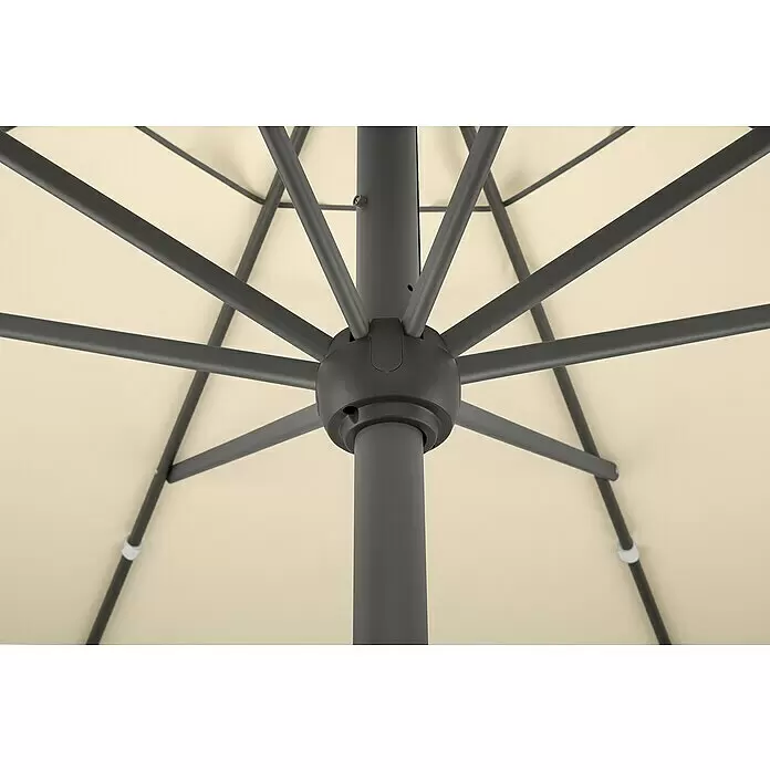 Schneider Classic Marktschirm rund Adria - Natur, Durchmesser Bespannung: 300 cm - Unteransicht eines geöffneten Sonnenschirms mit dunkelgrauem Metallmast und Speichen, die eine cremefarbene Bespannung tragen.