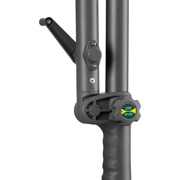 Schneider Sunny Ampelschirm rund Genua - Natur, Durchmesser Bespannung: 300 cm - Detailansicht des Mechanismus zum Verstellen und Fixieren eines grauen Sonnenschirms mit Hebel und "Lock/Unlock"-Anzeige.