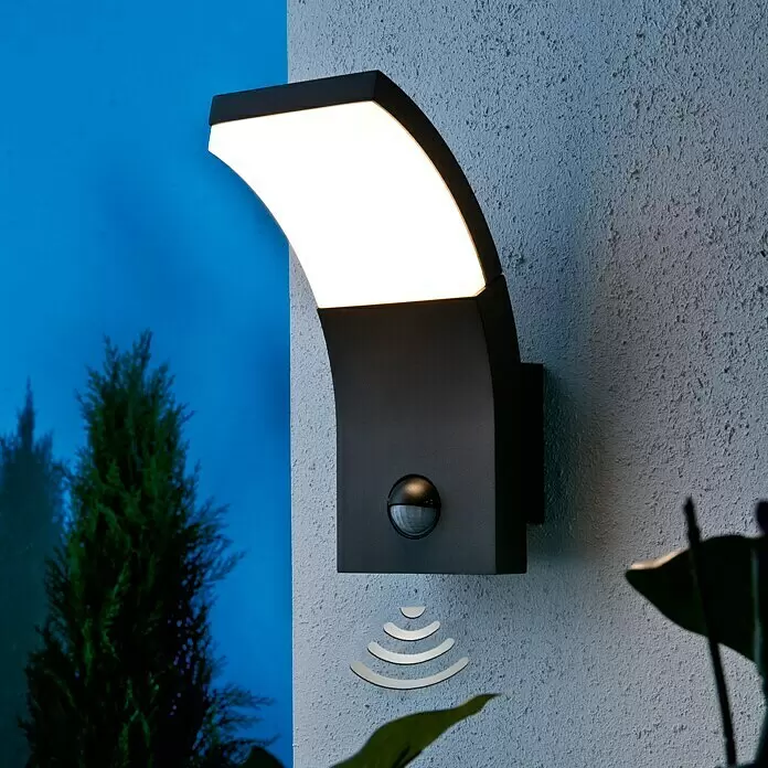 Starlux LED-Sensor-Außenwandleuchte Vincenza - 7 W, L x B x H: 122 x 84 x 190 mm, Silbergrau, Opal, Warmweiß - Anwendungsbeispiel