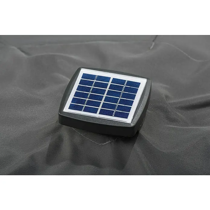 Schneider Ampelschirm rund Rhodos Blacklight - Anthrazit, Durchmesser Bespannung: 300 cm - Nahaufnahme eines Solarpanels mit Zellen auf einem grauen Stoff, das umweltfreundliche Energie erzeugt.