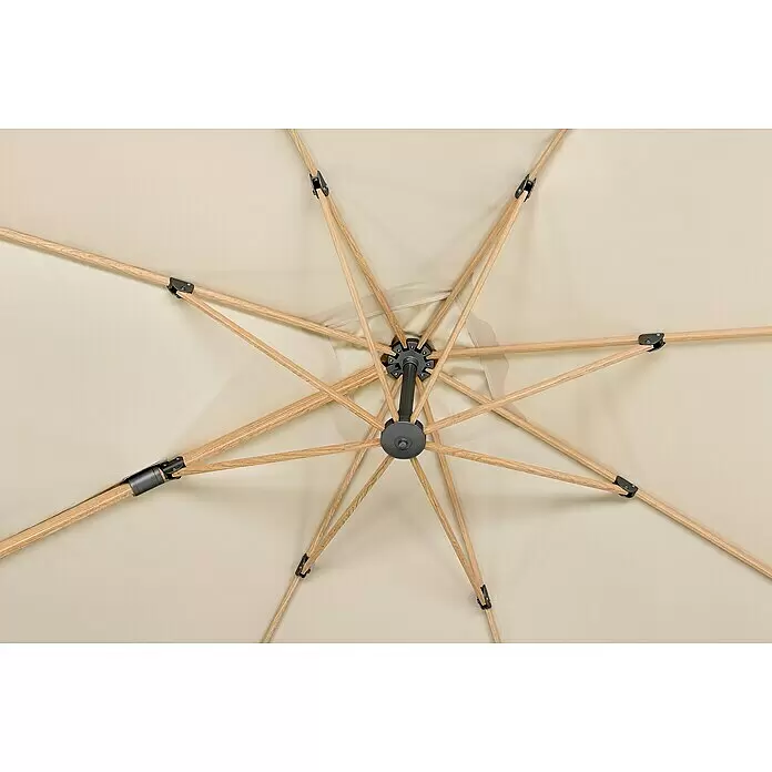 Schneider Classic Ampelschirm Rhodos Twist Woody - Natur, Bespannungsmaß (L x B): 300 x 300 cm - Unterseite eines beigen Sonnenschirms mit hellen Holzstreben und dunkelgrauen Verbindungselementen als radiale Stützstruktur.