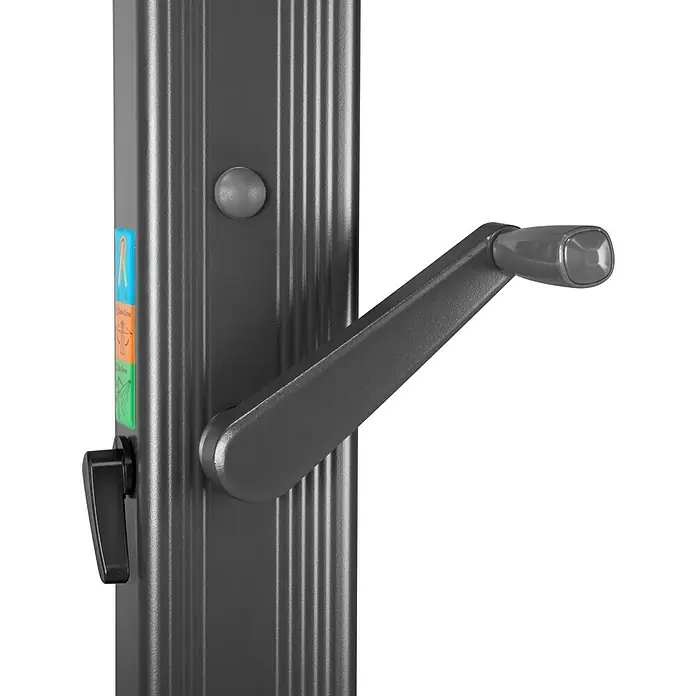 Schneider Classic Ampelschirm Rhodos Smart - Silbergrau, Bespannungsmaß (L x B): 300 x 300 cm - Detailaufnahme eines Sonnenschirmständers mit Kurbelmechanismus und Hinweisschild.