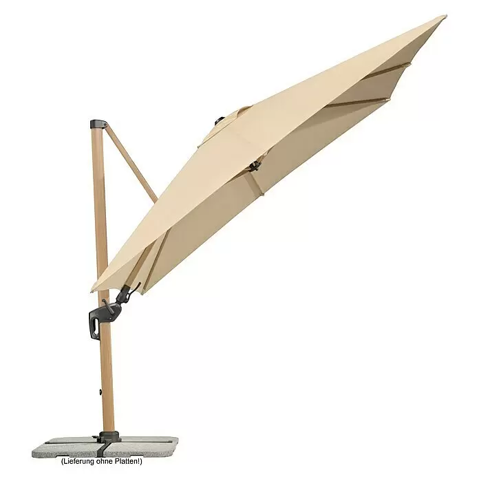Schneider Classic Ampelschirm Rhodos Twist Woody - Natur, Bespannungsmaß (L x B): 300 x 300 cm - Beiger Ampelschirm mit Holzmast und Kurbel, geöffnet auf grauen Standplatten.