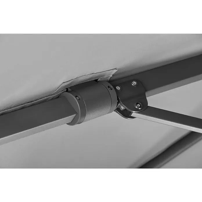 Schneider Classic Ampelschirm Rhodos Twist - Silbergrau, Bespannungsmaß (L x B): 300 x 300 cm - Nahaufnahme eines grauen Sonnenschirmgelenks, das die robuste Konstruktion und die einfache Handhabung des Schattenspenders hervorhebt.