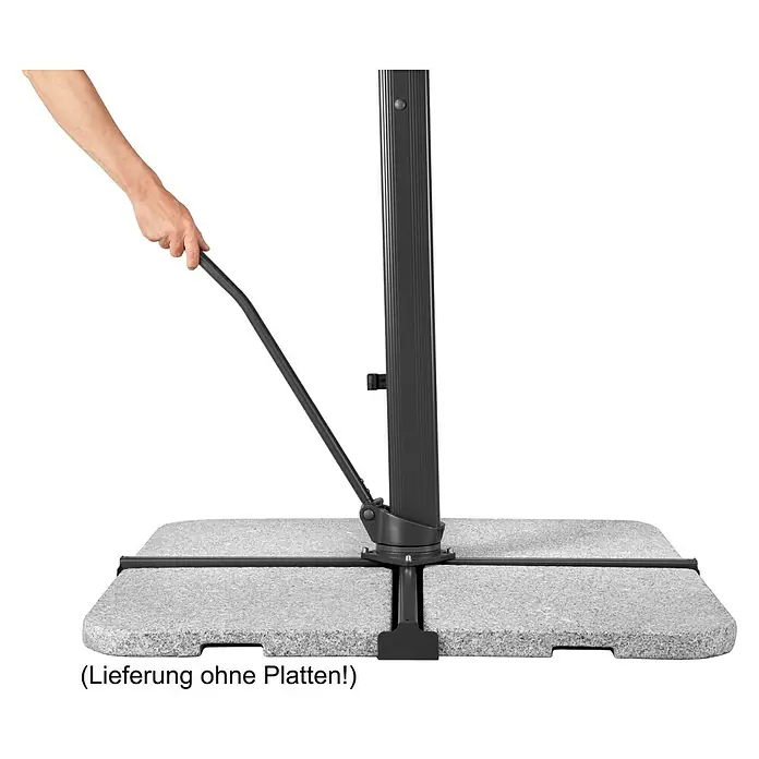 Schneider Classic Ampelschirm Rhodos Smart - Natur, Bespannungsmaß (L x B): 300 x 300 cm - Bild eines Sonnenschirmständers aus Metall mit Betonelementen. Eine Hand bedient den Hebel zum Feststellen.
