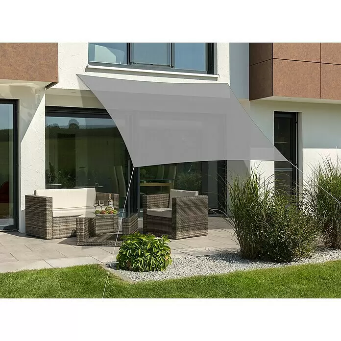 Schneider Sonnensegel Teneriffa - L x B: 360 x 360 cm, Silbergrau, Quadratisch - Graues Sonnensegel über einer modernen Terrasse mit Gartenmöbeln, das Schatten spendet.