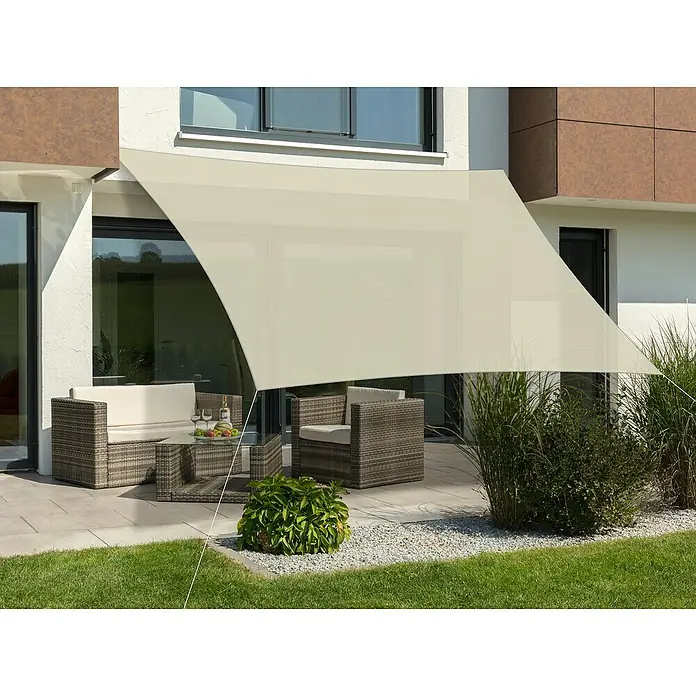 Schneider Sonnensegel Teneriffa - L x B: 500 x 500 cm, Natur, Quadratisch - Sonnensegel über einer Terrasse mit Gartenmöbeln, das Schatten spendet und das moderne Design des Hauses ergänzt.