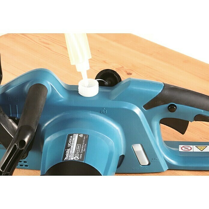 Makita Elektro-Kettensäge UC4041A1.800 W, Schwertlänge: 40 cm Use Shot