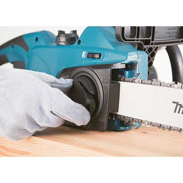 Makita Elektro-Kettensäge UC4041A1.800 W, Schwertlänge: 40 cm Use Shot