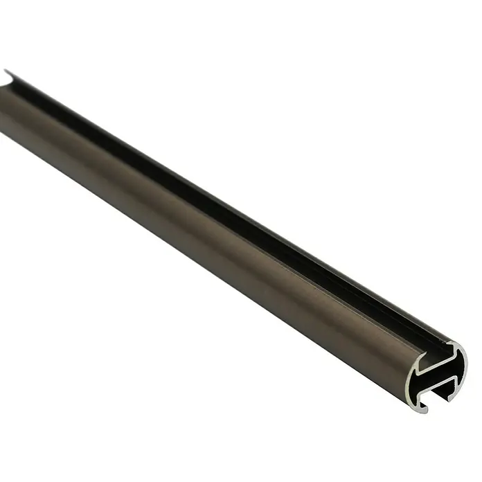 Gardinenprofil - 1 Stk., Anthrazit, Länge: 160 cm, 1 Stk., Aluminium - Nahaufnahme einer Aluminiumprofilschiene in Grau-Braun, ideal für LED-Beleuchtungssysteme und Möbelbau, mit präziser Verarbeitung und eleganter Optik.
