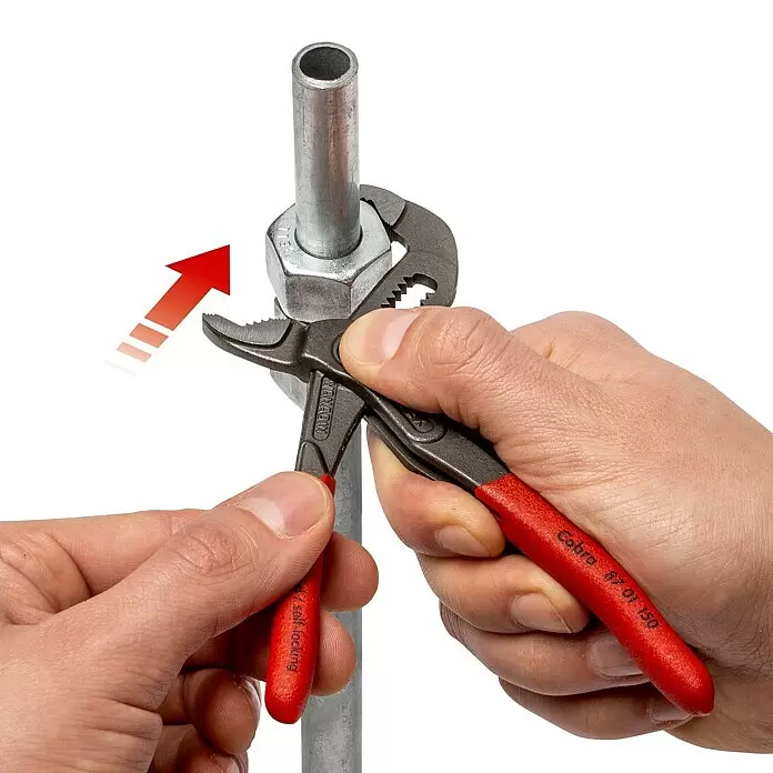 Knipex Cobra Wasserpumpenzange - Länge: 150 mm - Anwendungsbeispiel