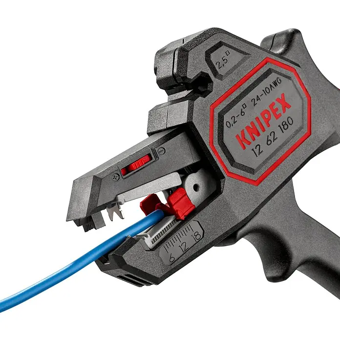 Knipex Abisolierzange - Länge: 18 cm - Knipex Abisolierzange mit blauem Kabel. Das Werkzeug verfügt über verschiedene Einstellungen zum Abisolieren von Kabeln verschiedener Größen.
