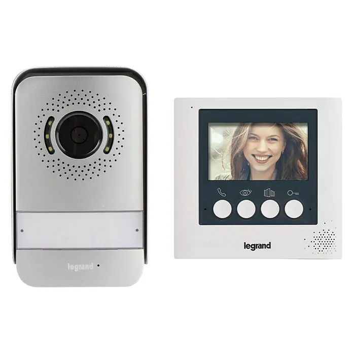 Legrand Videoportero en color - Casa unifamiliar - Imagen de un kit de videoportero Legrand con cámara y monitor para la comunicación doméstica.
